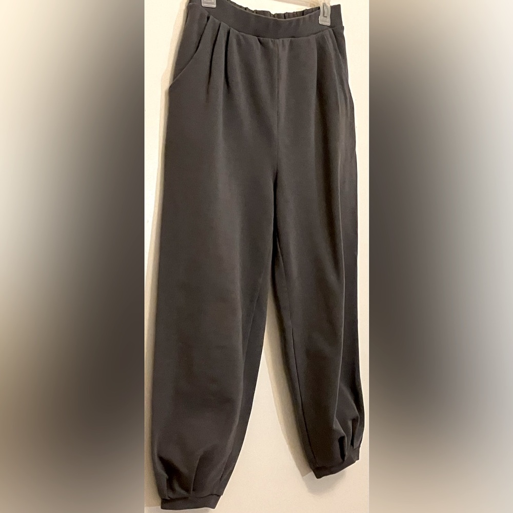 ANTHROPOLOGIE cropped cotton blend knit golf pant, Size S, slate gray excellent